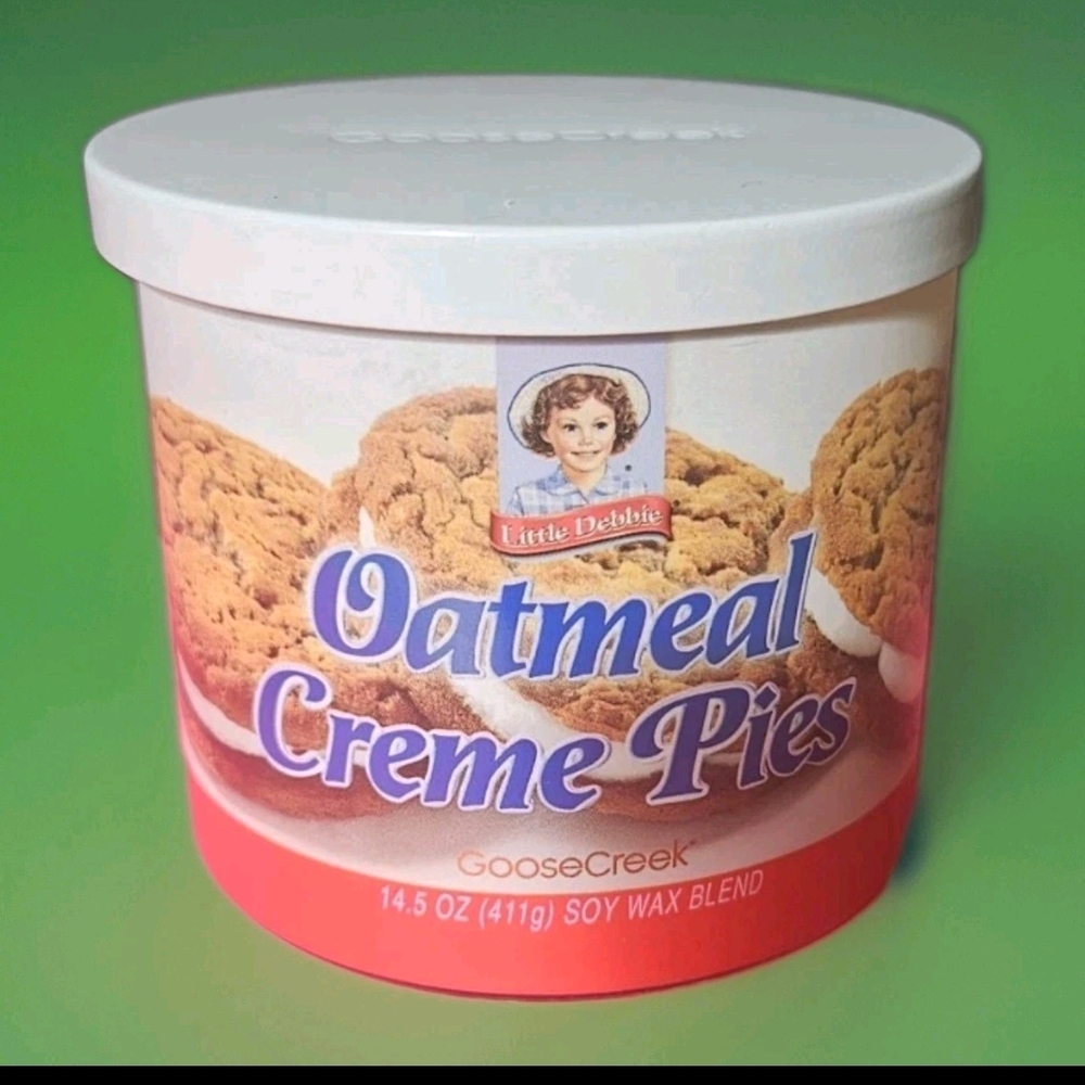GooseCreek LITTLE DEBBIE Oatmeal Crème Pies Candle 3-Wk Soy Wax 45Hr Burn NEW